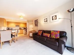 Riverside Apartment - Image 5