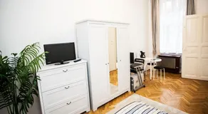 Oktogon Studio Apartment - Image 5