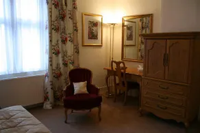Cranleigh Hotel - Image 4