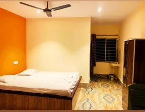 Samrat Holiday Inn by OYO Rooms - Image 3