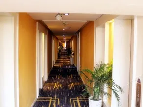 Lvban Express Hotel - Image 3