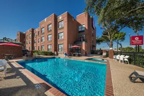 Magnuson Hotel Park Suites - Image 2