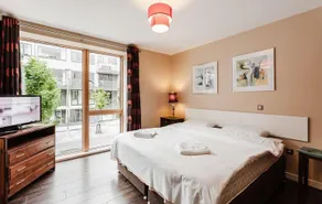 Hanover Wharf Apartment - Image 4
