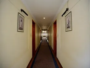 OYO Rooms Dairy Den Circle - Image 4