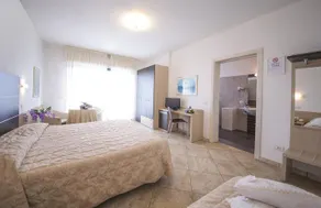 Renzo Hotel - Image 4