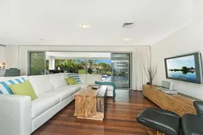 Kumbada 23 Waterfront Holiday House - Image 5