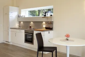 Lakeside Apartments - Image 4