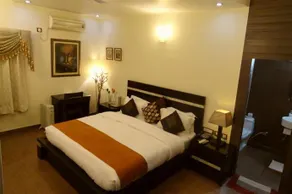 Sai villa New Delhi (7 Rooms Service Apartment) - Image 5