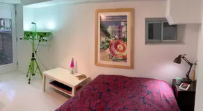 An independent beach retreat steps from the lake and right in the city - Image 2
