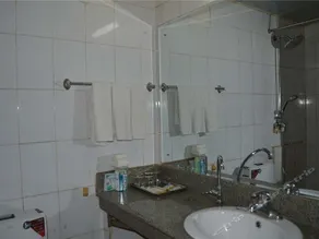 Jing Hua Hotel - Image 5