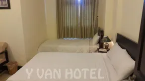 Y Van Hotel - Image 4