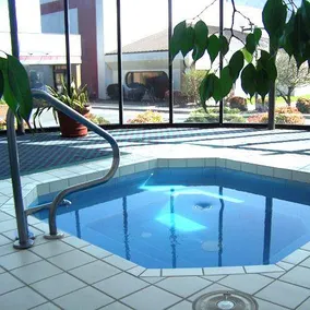 Compare Inn & Suites - Image 3