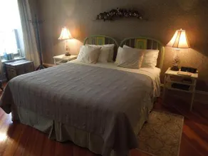 Suites on Broadway - Image 3