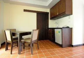 Surin Gate Hotel Phuket - Image 5