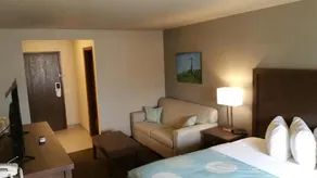 Sandhill Inn & Suites - Image 3