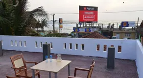 Lucky Beach Front Hostel - Image 5