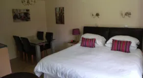 Acers Serviced Accommodation - Image 4