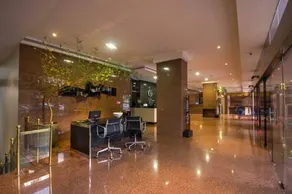 Naoum Plaza Hotel - Image 2