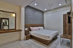Hotel Parivar by OYO Rooms - Image 5