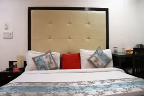 OYO Rooms Hauz Khas District Park - Image 3