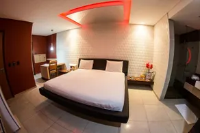 Platinum Motel - Image 4