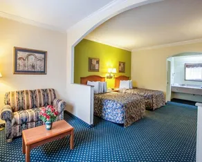 Memory Lane Inn & Suites - Image 2