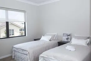 719 Holiday House - Image 4
