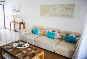 Leora Beach Apartments - Image 1