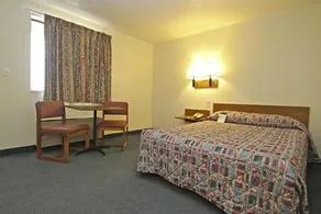 Relax Inn Topeka - Image 5