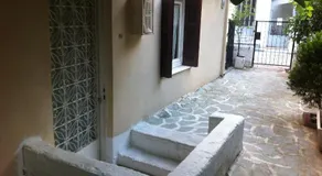 Traditional Greek house in Athens - Image 2