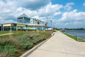 Ramada Geneva Lakefront - Image 4