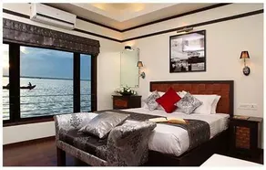EGH Houseboats - Image 3