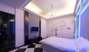 Chou Mama's House - Image 3