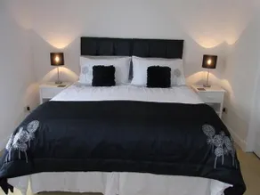 Goldberry Cottage Bed & Breakfast - Image 4