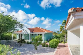 Villa 705 Coral Estate - Image 1