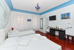Old Town Jacuzzi Suite - Image 5