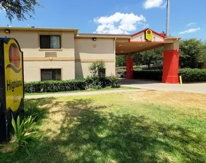 SUPER 8 ARLINGTON EAST - Image 4