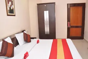 OYO Rooms Queens Road - Image 1
