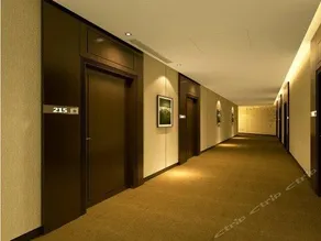 Shanghai Yifeng Business Hotel - Image 4