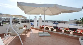 Appartement entièrement équipé avec terrasse et internet haut débit | Vue ville | Parfait pour le travail à distance - Image 3