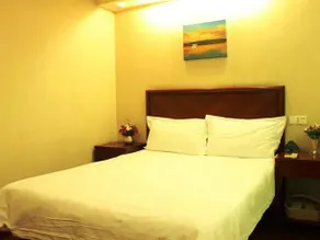 Greentree Inn Shanghai Xintiandi Laoximen Subway Station Shell Hotel - Image 3