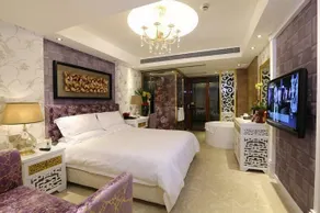 MILAN HOLIDAY - Image 2