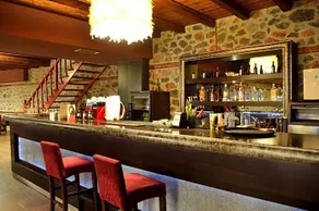 Gioras Hotel - Image 5