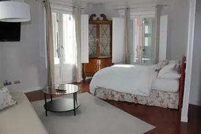 Mimis Apartments - Image 2