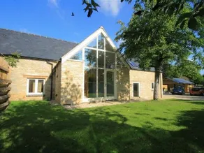 Malt Barn Holiday Home with 7 Bedrooms Hot… - Image 1