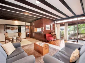 Stunning Home Next To Park - Image 4