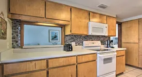Live Like a Local - Bayfront Panama City Home - Image 2