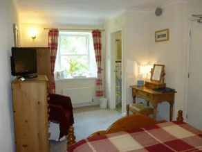 Riverside Bed & Breakfast - Image 5