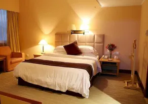 Golden Hotel - Image 4
