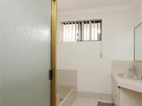 Queens Holiday Accommodation - Image 3